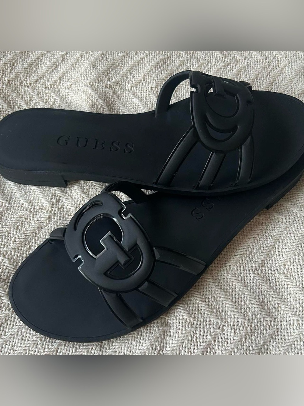 GUESS Elyho Jelly Slide Sandal Women Black 
SIZE 8 
New